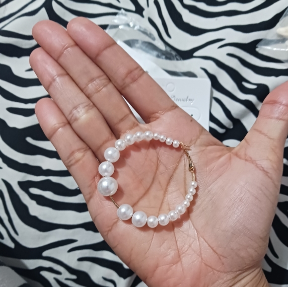 NEW Bundle of Women Fashion jewerly Starfish hairclip & Pearls hoop earrings - Picture 8 of 8